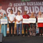 Gus Bupati Ajak Warga Jatirejo Senam Bersama Dan Bagikan Ribuan Bendera Merah Putih