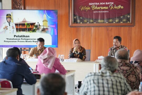 Wali Kota Mojokerto, Ning Ita Dorong KKMP Jadi Penggerak Ekonomi Kerakyatan Wali Kota Mojokerto, Ning Ita Dorong KKMP Jadi Penggerak Ekonomi Kerakyatan