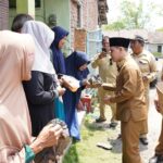 Bupati Mojokerto Serahkan Mesin Jahit untuk Eks Napza di LKS Baitu Husodo Bupati Mojokerto Serahkan Mesin Jahit untuk Eks Napza di LKS Baitu Husodo