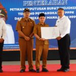 Bupati Mojokerto Albarraa Resmi Melantik 69 PPPK Tekankan Integritas dan Semangat Pengabdian