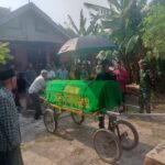 Kabar Duka di Tengah TMMD, Prajurit TNI Sigap Iringi Pemakaman Warga Sumbertanggul