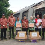 Bupati Albarra Serahkan Bantuan Material dan Sembako untuk Korban Angin Ribut di Mojokerto