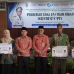Bupati Mojokerto Kucurkan Insentif Rp1,3 Miliar untuk Guru SD-SMP Swasta Bupati Mojokerto Kucurkan Insentif Rp1,3 Miliar untuk Guru SD-SMP Swasta