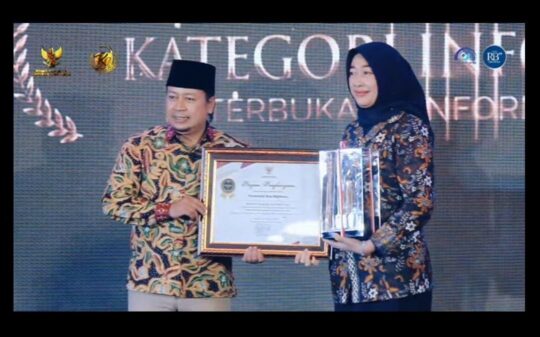 Kota Mojokerto Kembali Raih Penghargaan Badan Publik Informatif, Skor Hampir Sempurna 99,45