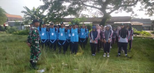 Bentuk Karakter Unggul dan Tangguh Sejak Dini, Koramil 0815/15 Jatirejo Gelar Pelatihan Kedisiplinan Siswa SMK Ma’arif Sumengko