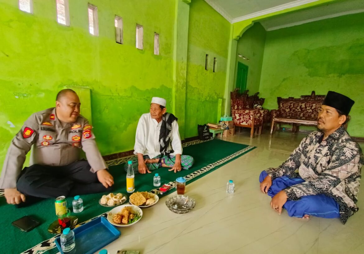 Kapolsek Kronjo Jalin Kamtibmas Bersama Toga