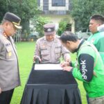 Sauyunan Jaga Lembur, Polresta Cirebon Perkuat Sinergi Ojek Pangkalan, Ojek Online dan Nelayan Kamtibmas Sauyunan Jaga Lembur, Polresta Cirebon Perkuat Sinergi Ojek Pangkalan, Ojek Online dan Nelayan Kamtibmas