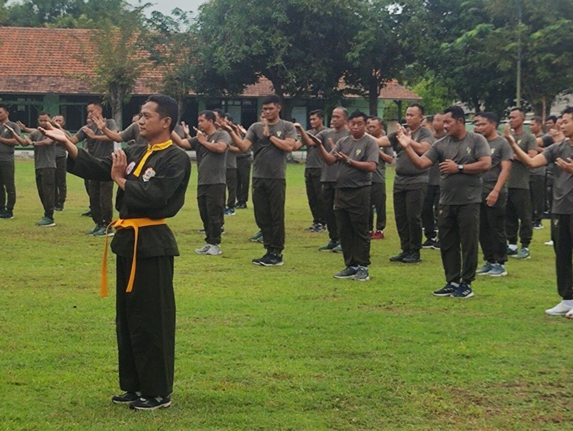 Tingkatkan Kemampuan Prajurit, Kodim 0815/Mojokerto Gelar Latihan Pencak Silat Militer