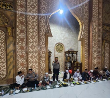 Kapolsek Kronjo Hadiri Penutup Pengajian Jelang Ramadhan di Masjid Jami Baiturohman