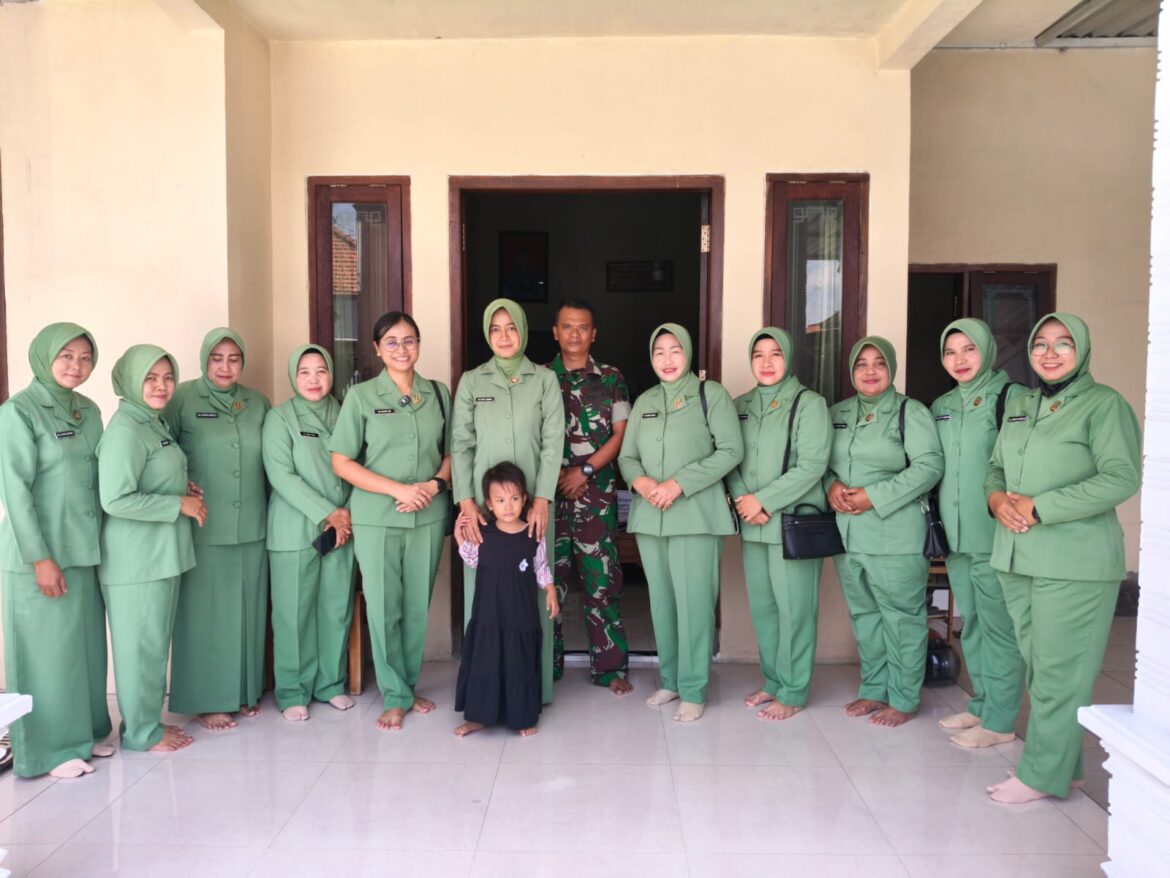 Persit KCK Cabang XXX Kodim 0815 Mojokerto Gelar Anjangsana dan Baksos, Tebar Kepedulian kepada Keluarga Prajurit dan Anak Yatim