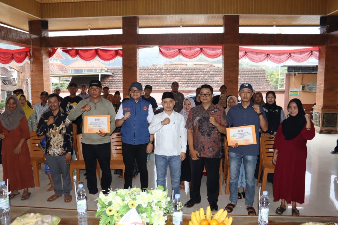 Pemkab Mojokerto Salurkan Bantuan Sosial Bagi Warga Terdampak Longsor Di Kecamatan Gondang
