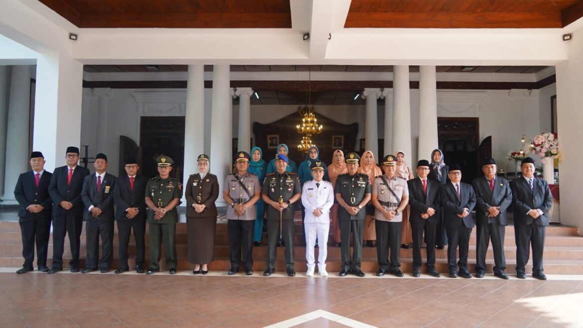 Tekankan Efisiensi Dan Dampak Nyata, Bupati Mojokerto Sampaikan Pesan Mendagri Di Peringatan Hari Otonomi Daerah 2026