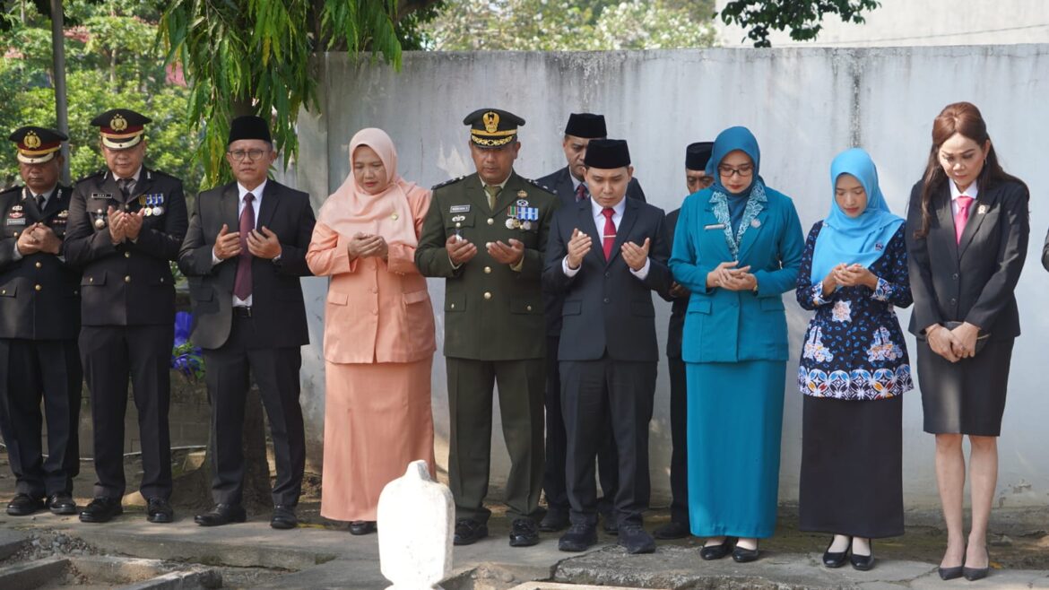 Jelang Hari Jadi ke-733, Bupati Mojokerto dan Forkopimda Gelar Ziarah ke Makam Bupati Terdahulu