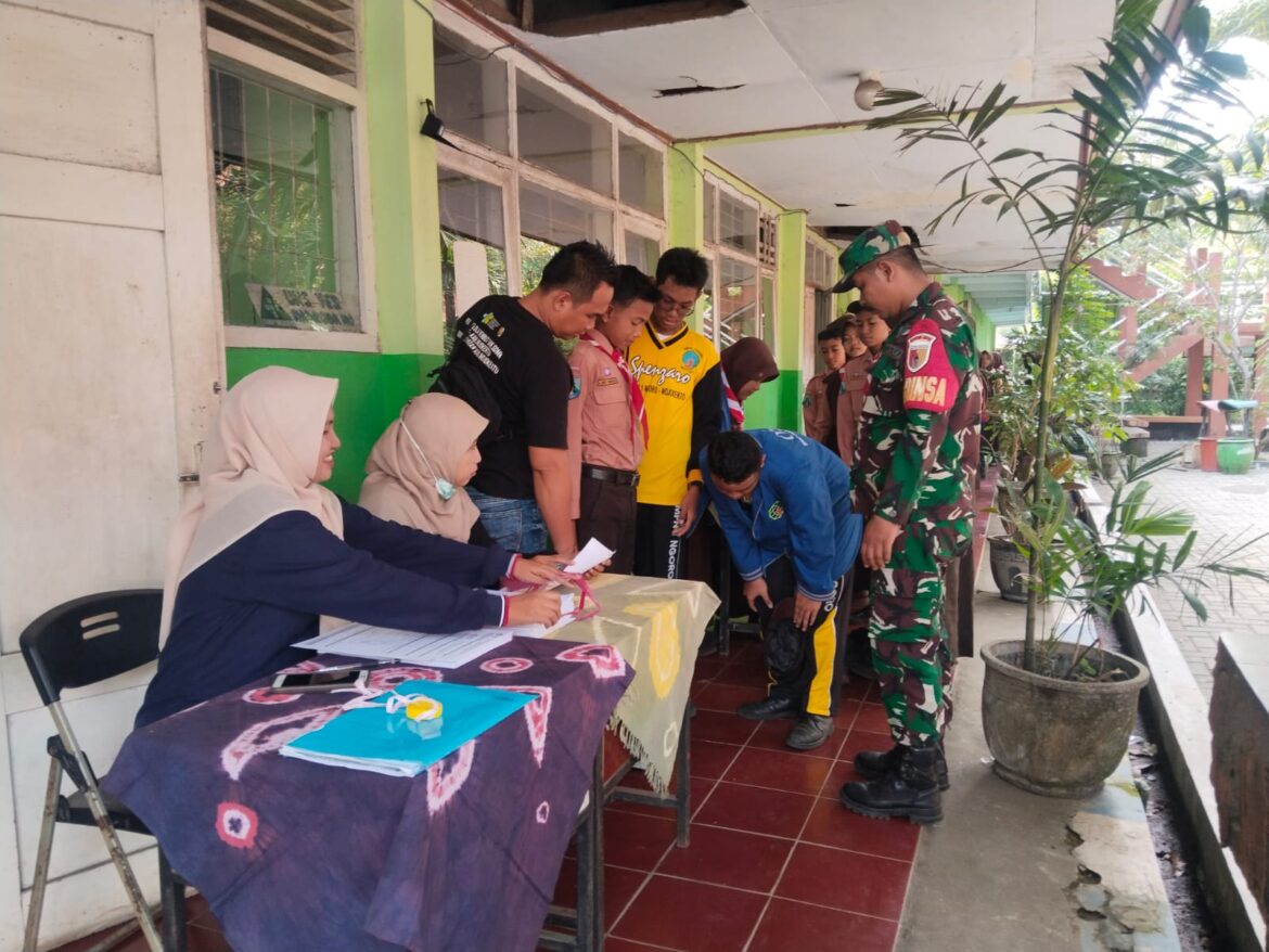 Sinergi PT PIM, Puskesmas dan Koramil 0815/12 Periksa Kesehatan Siswa SMPN 1 Ngoro