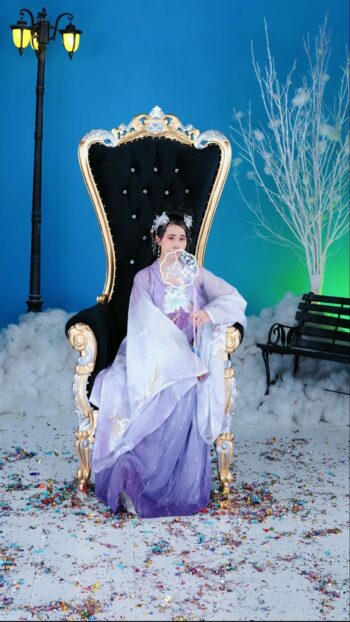 Menara Hati yang Menari di Layar TikTok: Donnahe, Queen & Knight, dan Malam yang Dibalut Sorak Dunia Digital