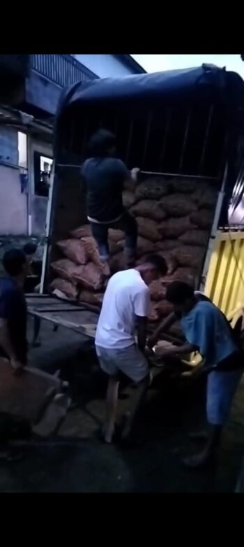 Mobil Muatan Kentang Ambles di Pasar Induk Kota Bogor, Pedagang Soroti Infrastruktur Pasar Yang Memprihatinkan