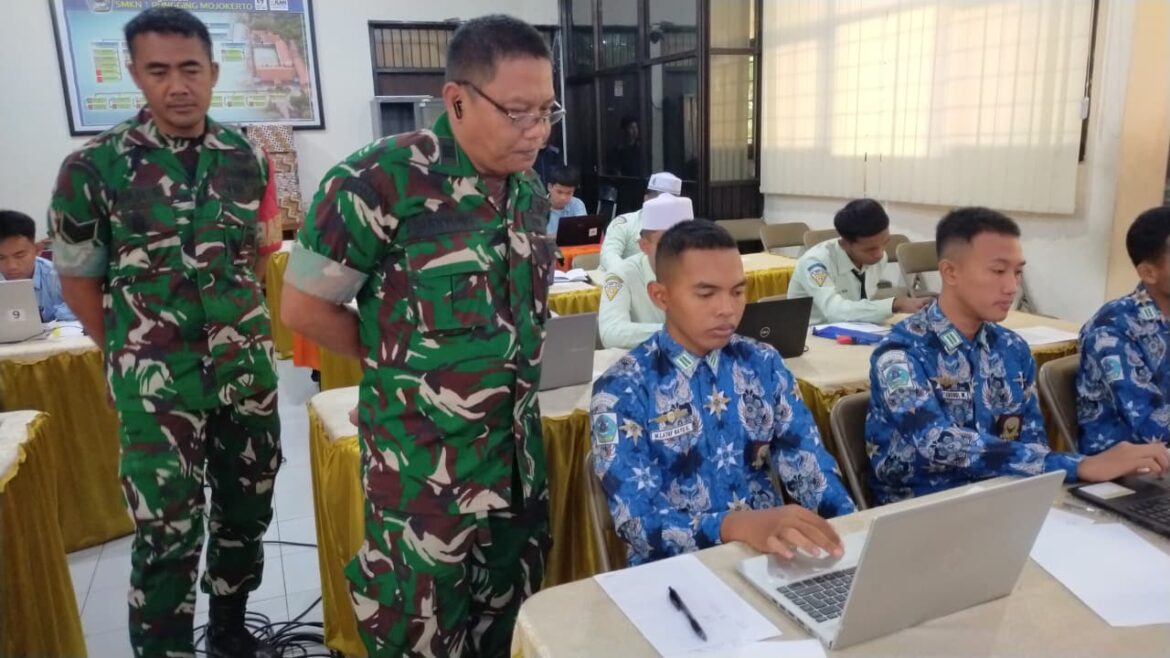 Kodim 0815/Mojokerto Kawal Pelaksanaan Tes Psikologi KKRI di Enam Titik Sekolah
