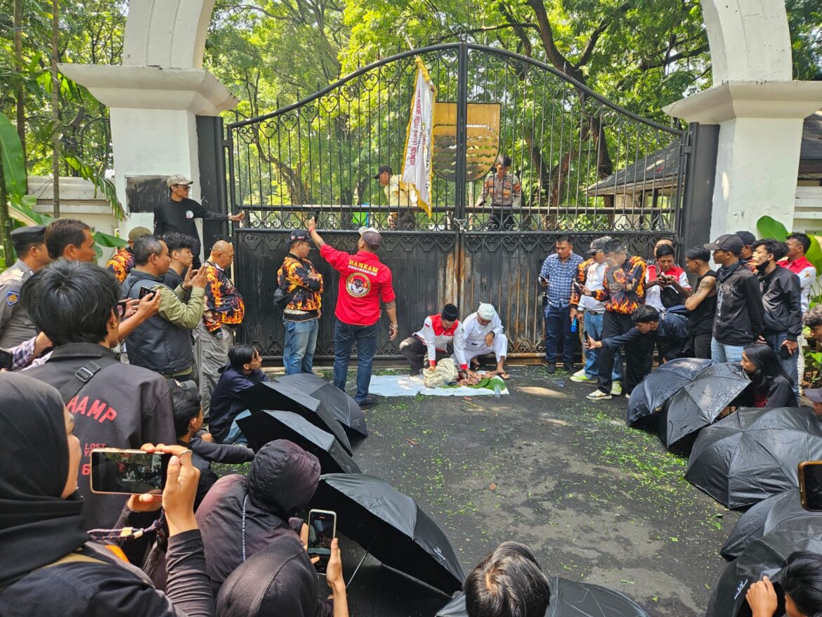 Protes Keras LSM PMPR Indonesia: Tuntut Walikota Bandung Mundur atas Dugaan Jual Beli Jabatan