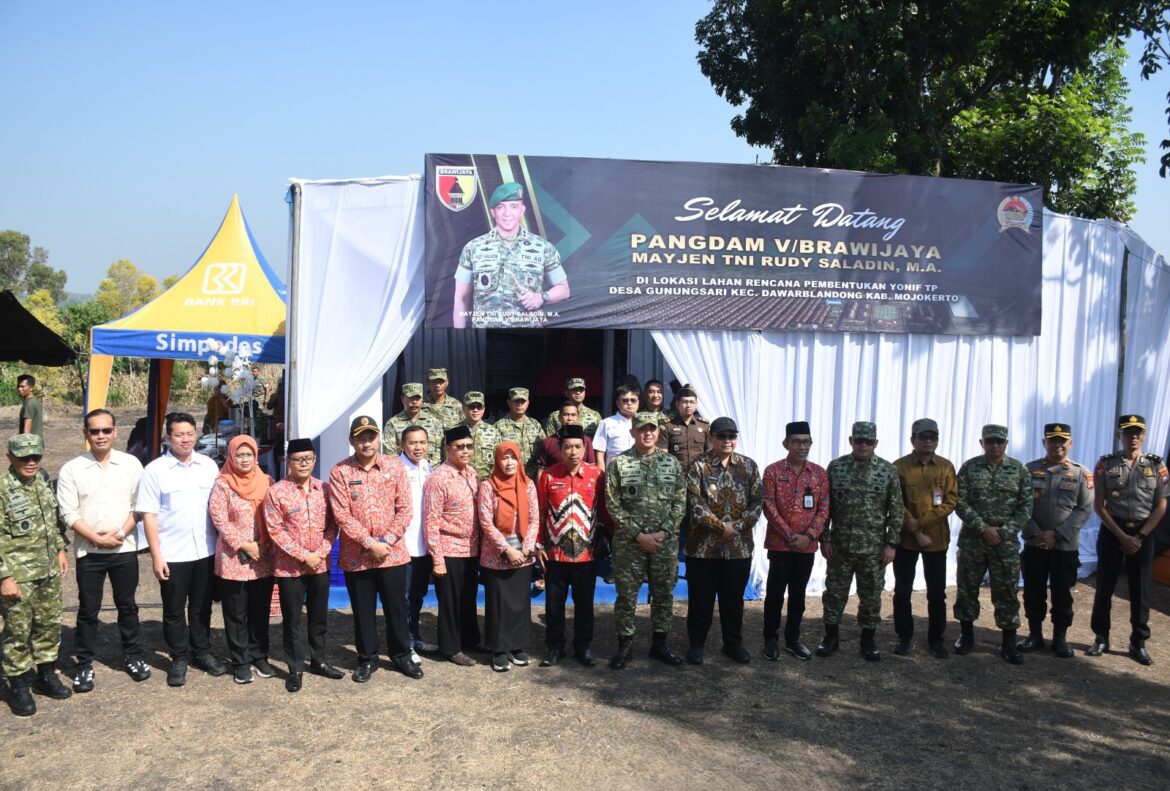 Pangdam V/Brawijaya Tinjau Lahan Yonif TP di Dawarblandong, Dorong Percepatan Pembangunan dan Pemberdayaan Masyarakat