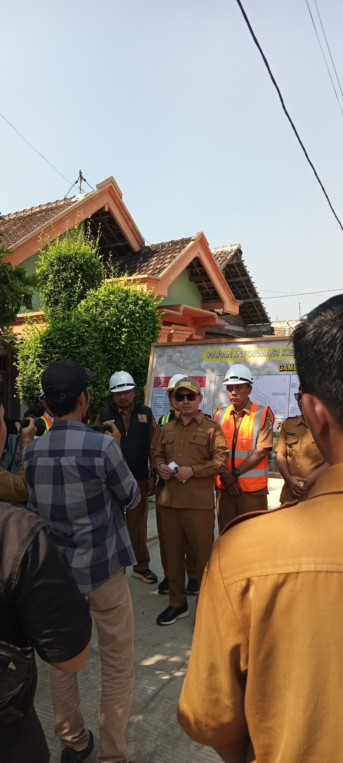 Pastikan Kelancaran Akses Masyarakat, Gus Bupati Tinjau Proyek Pembangunan Jalan Lakardowo Jetis