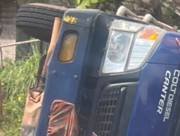Mobil Tangki BBM Alami Laka Tunggal di Jalan Desa Ibul Badau, Sopir Selamat