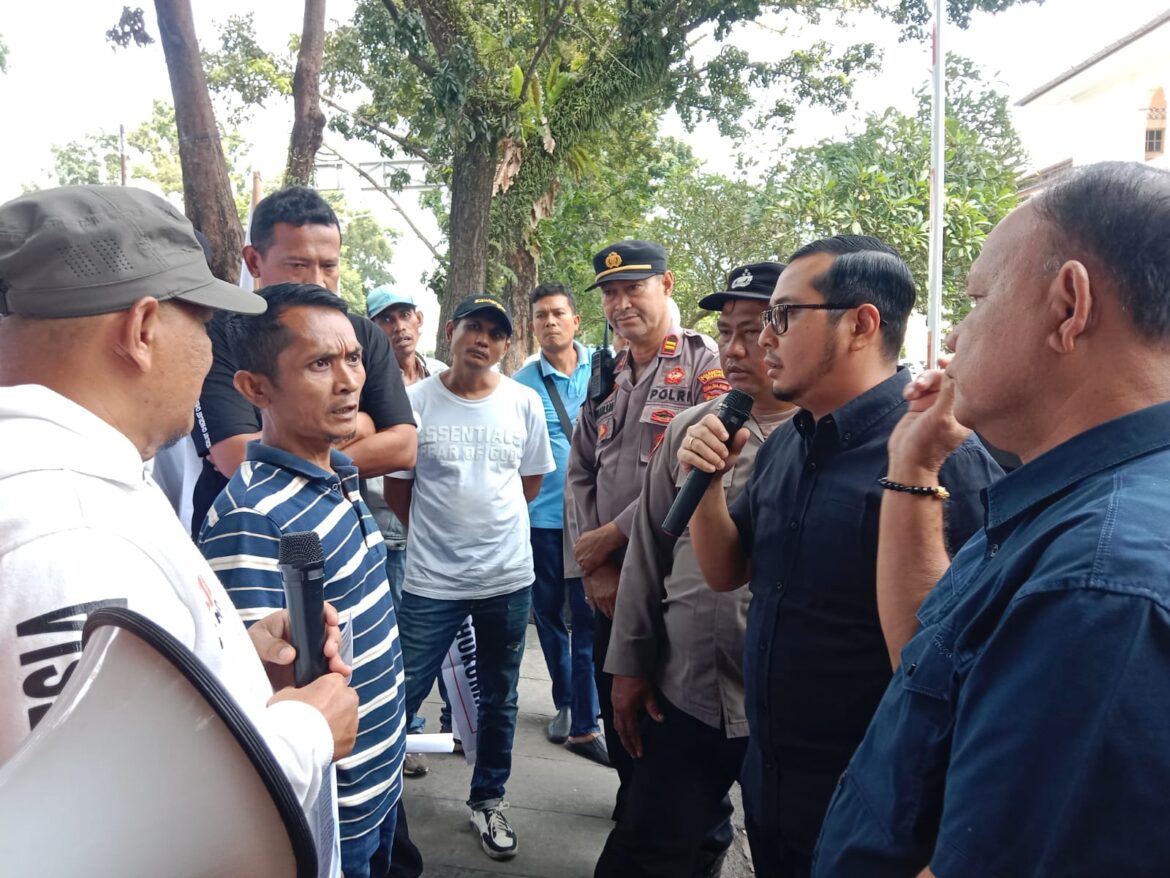 Dituding Melakukan KKN, LSM PMPRI Asahan Geruduk Kantor RH PTPN IV Regional II Medan
