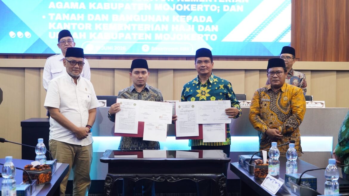 Pemkab Mojokerto Hibahkan Aset Daerah kepada Kemenag dan Kementerian Haji untuk Perkuat Pelayanan Masyarakat