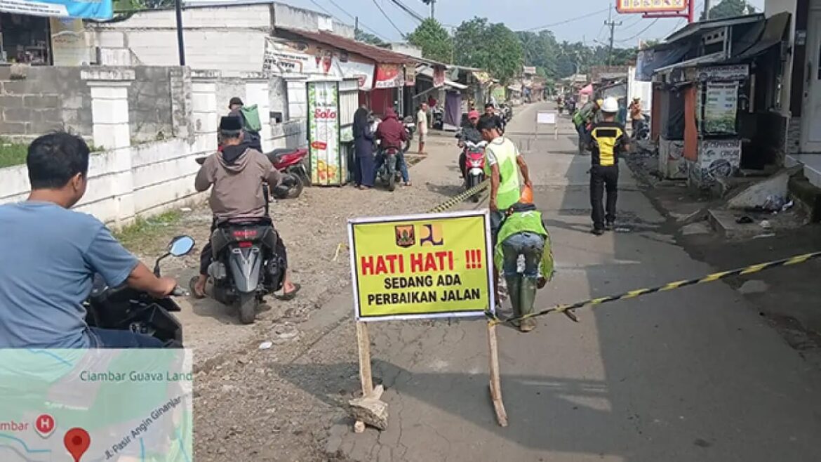 Dinas PU Mulai Rekonstruksi Jalan Parungkuda-Langbow, Telan Anggaran Rp916,8 Juta