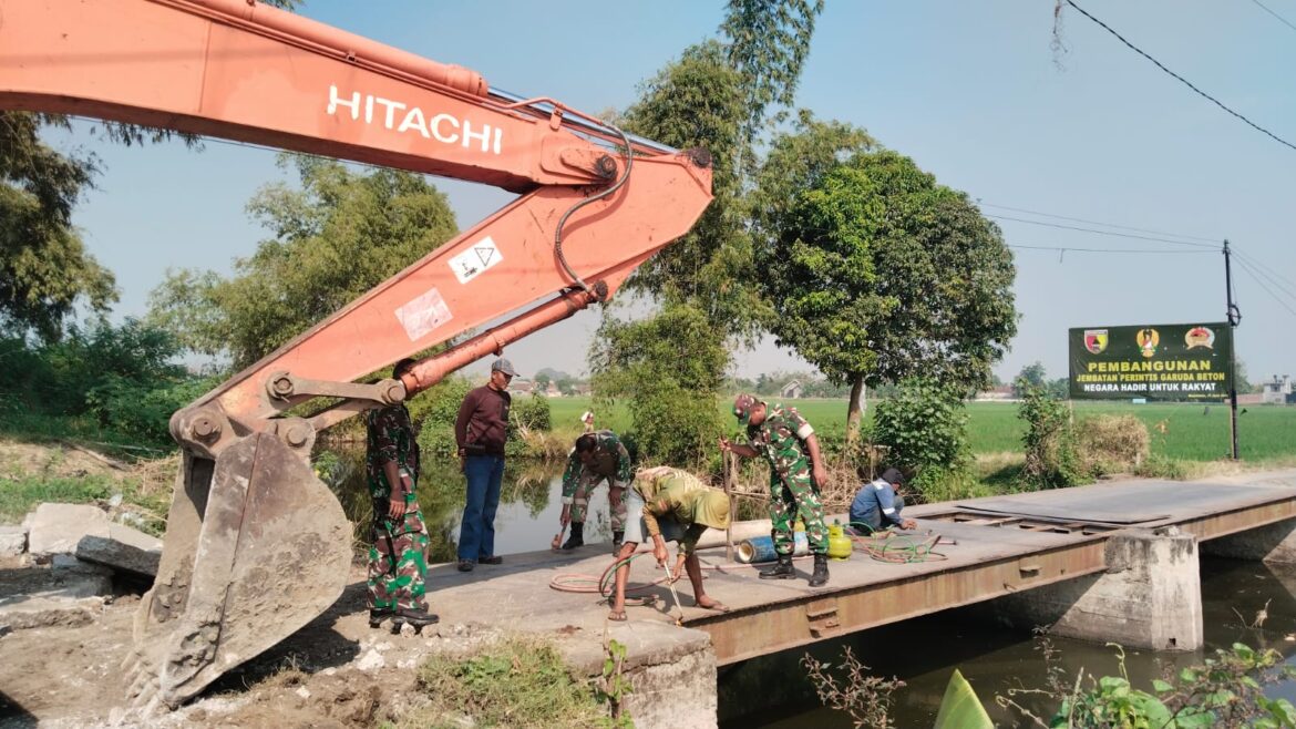 Momen Kebersamaan Warnai Pembangunan Jembatan Garuda di Jabontegal