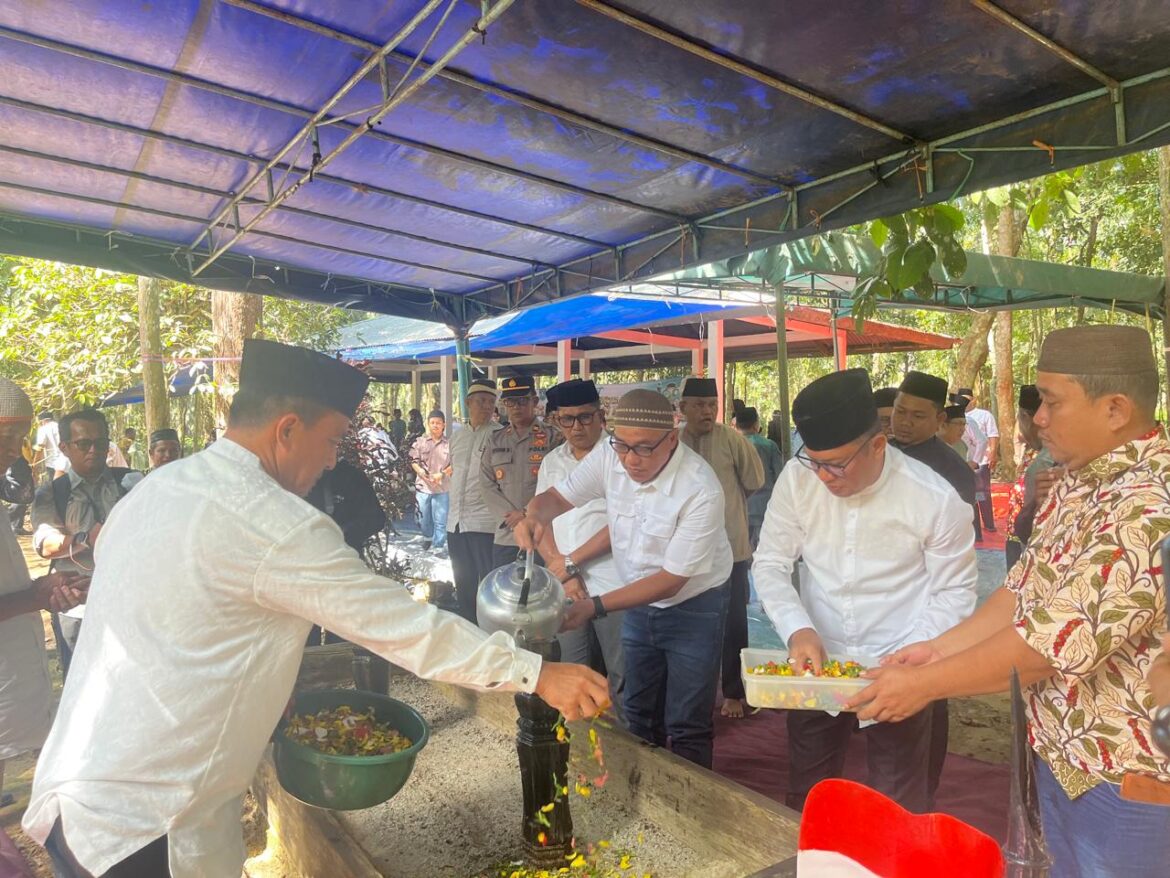 Sambut HJKT Ke-188, Pemkab Belitung Ziarah ke Makam Pahlawan K.A. Rahat di Aik Labuk Kembiri