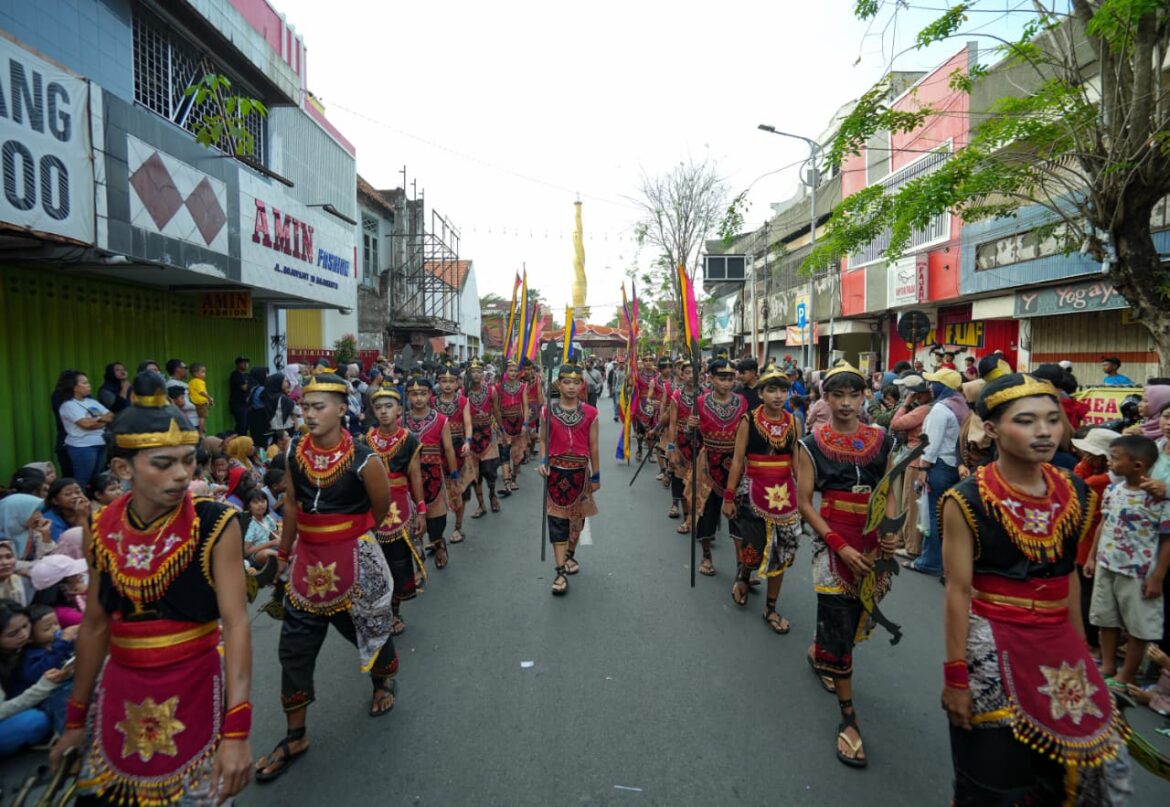 Kirab Budaya Mojo Bangkit berlangsung Spektakuler, 1.080 Peserta Hidupkan Kejayaan Majapahit