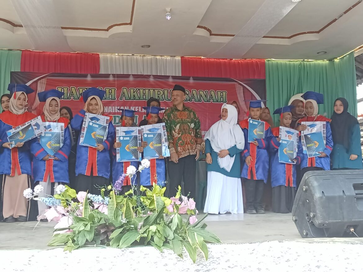 HAFLAH AKHIRUSSANAH MDTU AN-NUR BABAKAN SAWAH BERLANGSUNG KHIDMAT, MOMENTUM KENAIKAN KELAS DAN WISUDA SANTRI TAHUN AJARAN 2025/2026