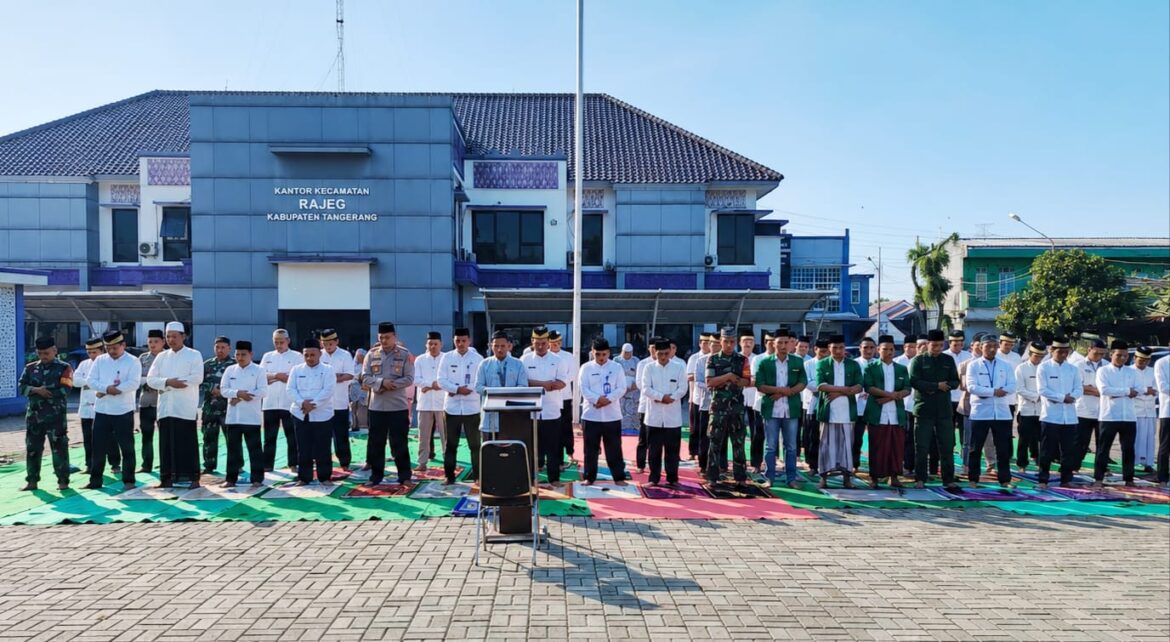 Merespons Kebakaran TPA Jatiwaringin, Kecamatan Rajeg Gelar Sholat Tolak Bala dan Hajat*