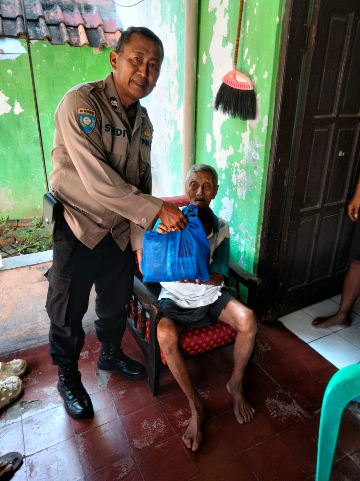 HUT Bhayangkara ke-80, Polsek Depok Salurkan Sembako Jalin Silaturahmi dengan Purnawirawan Polri
