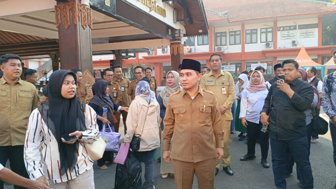 Bupati Mojokerto Lepas 30 Siswa Sekolah Rakyat Ke Kediri