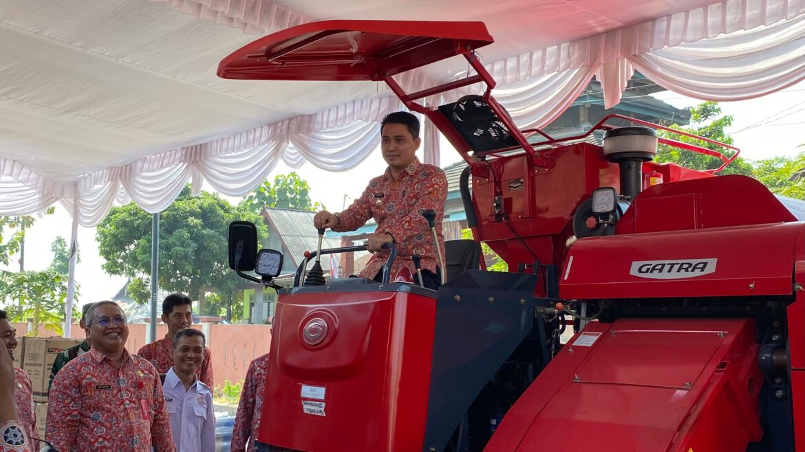 Panen Padi dan Penyerahan Bantuan Pertanian, Gus Barraa Perkuat Ketahanan Pangan dan Produktivitas Petani