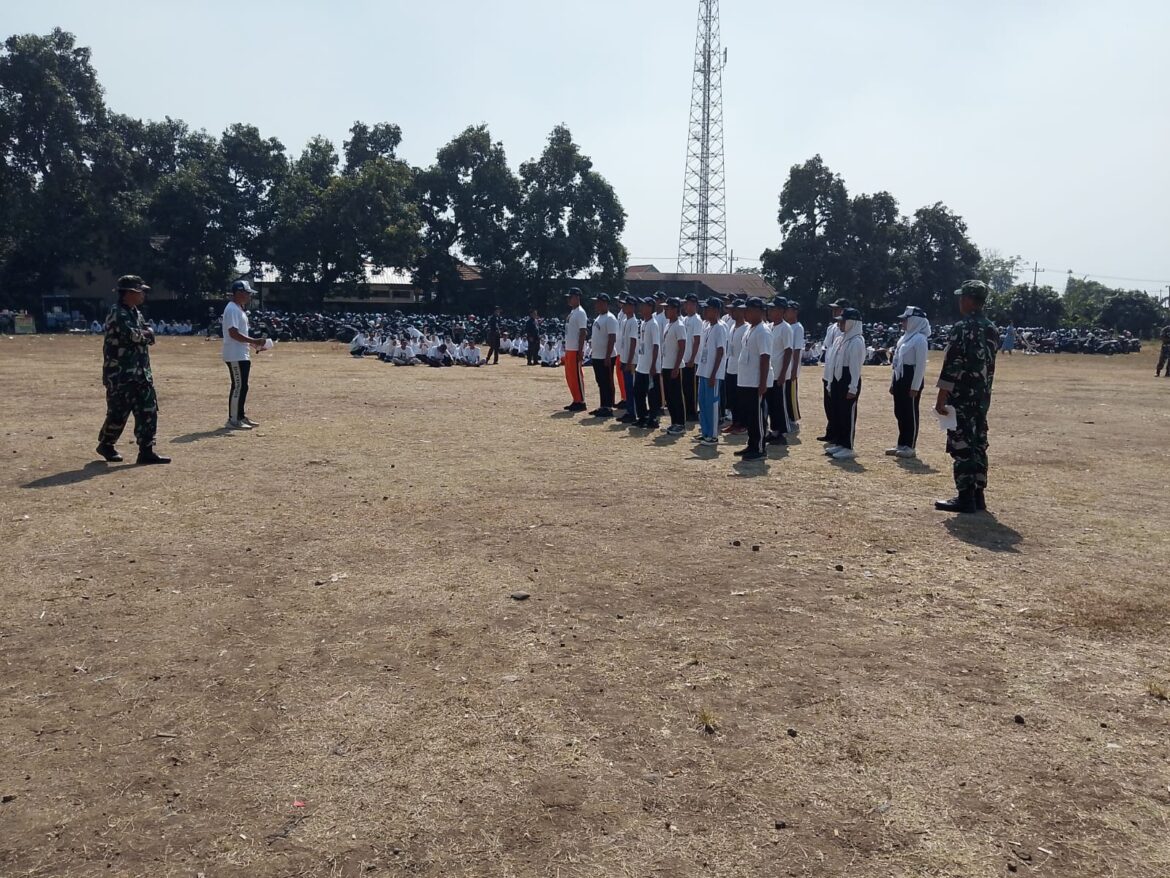 Koramil 0815/11 Pungging Latih PBB, Ratusan Siswa Baru Antusias Ikuti MPLS