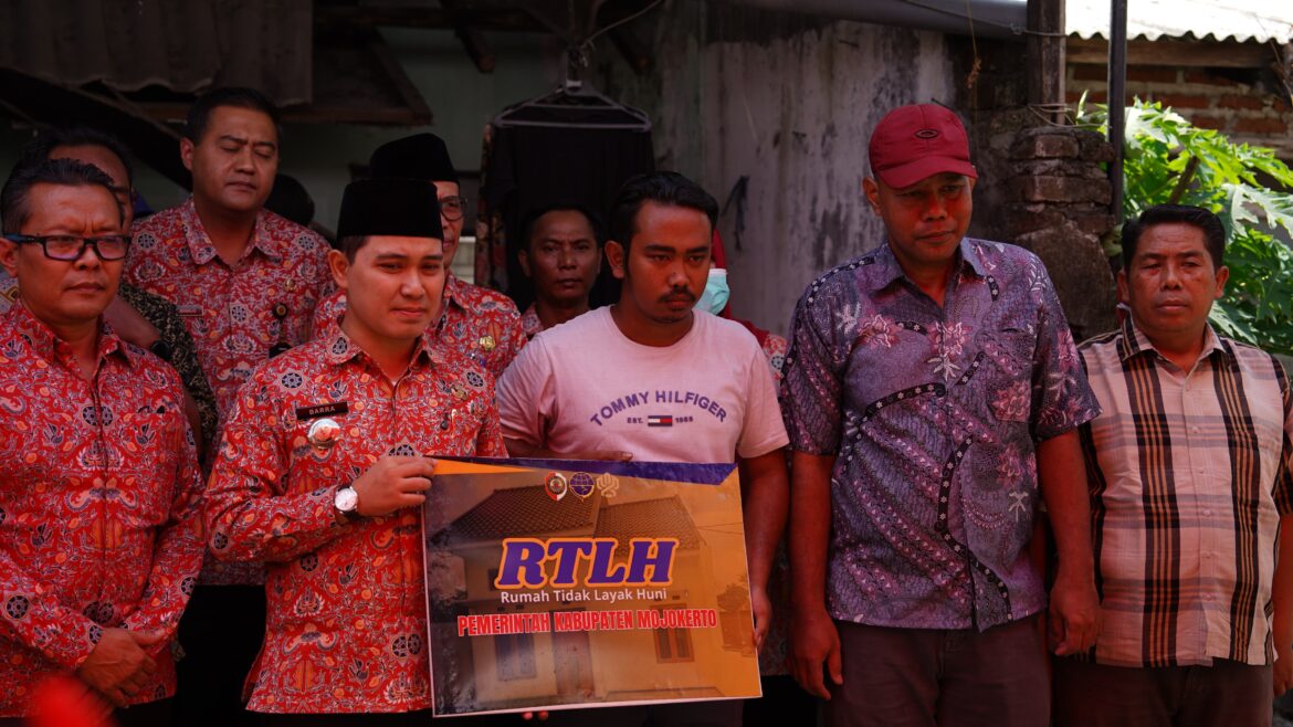 Tinjau RTLH Canggu, Bupati Mojokerto Siap Gelar Kembali Bedah Rumah