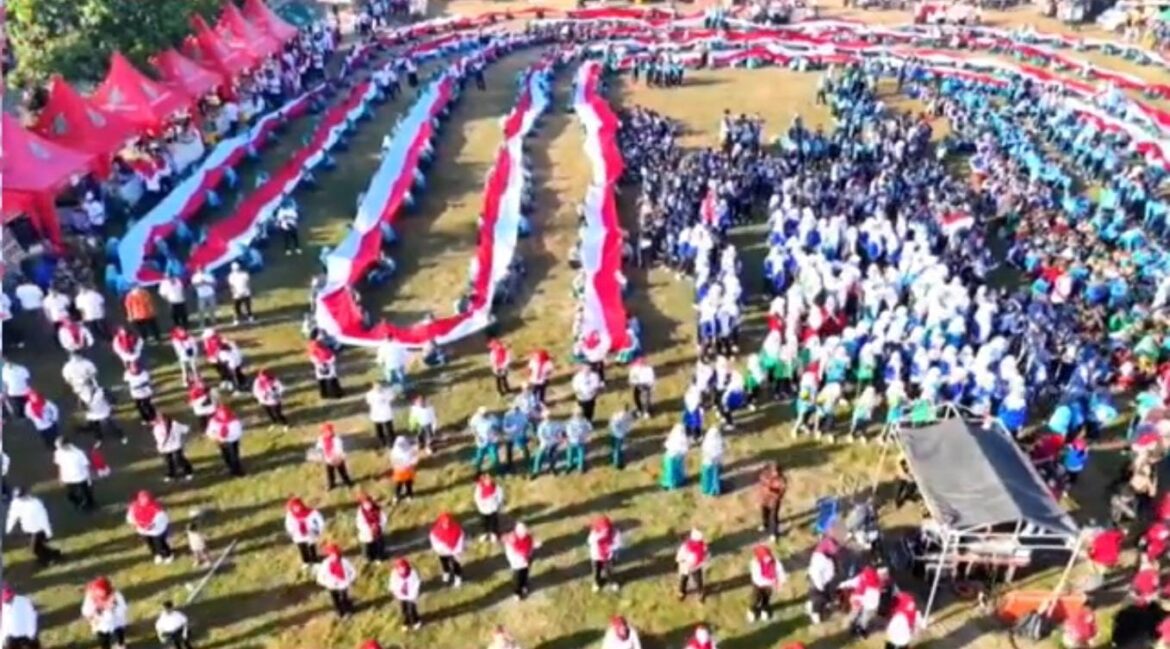 Bentangan Merah Putih Sepanjang 1.000 Meter Buka Rangkaian HUT RI di Kabupaten Mojokerto