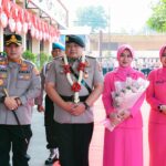 Penuh Haru dan Kekeluargaan, Polresta Cirebon Gelar Upacara Penyerahan Jabatan dan Pelepasan AKBP Eko Munarianto Penuh Haru dan Kekeluargaan, Polresta Cirebon Gelar Upacara Penyerahan Jabatan dan Pelepasan AKBP Eko Munarianto
