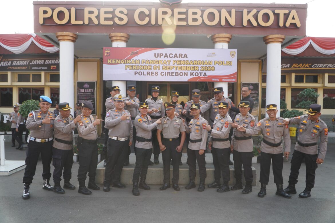Kapolres Cirebon Kota Apresiasi Pengabdian Dua Personel dalam Upacara Kenaikan Pangkat