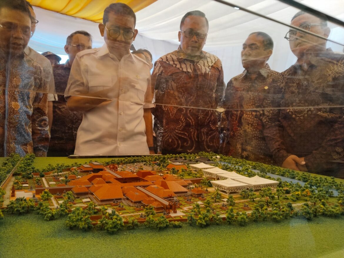 MENTERI KEBUDAYAAN RI MELETAKAN     BATU PERTAMA PEMBANGUNAN      REVITALISASI MUSEUM MAJAPAHIT. 