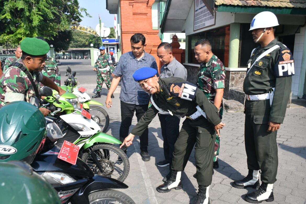 Ops Gaktib di Makodim 0815/Mojokerto , Denpom V/2 Periksa Kendaraan Personel