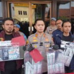 9.700 butir OKT Kami Amankan. Ini bukan Sekadar Angka, Tetapi Upaya Menyelamatkan Generasi Muda Cirebon dari Penyalahgunaan Obat Keras. 9.700 butir OKT Kami Amankan. Ini bukan Sekadar Angka, Tetapi Upaya Menyelamatkan Generasi Muda Cirebon dari Penyalahgunaan Obat Keras.