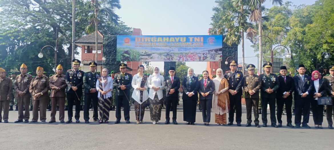 Upacara HUT ke-81 TNI di Mojokerto Teguhkan Semangat TNI Kuat Bersama Rakyat