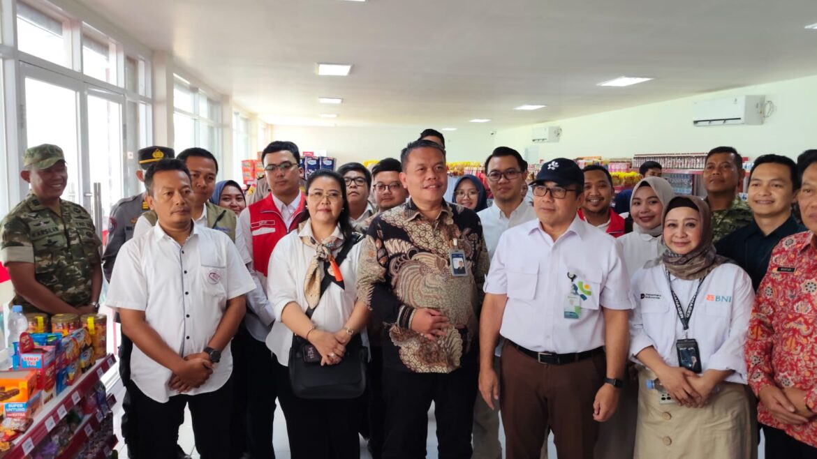 Pantau KDKMP di Mojoanyar, Kemenkop RI Tekankan Distribusi Barang Subsidi Tepat Sasaran