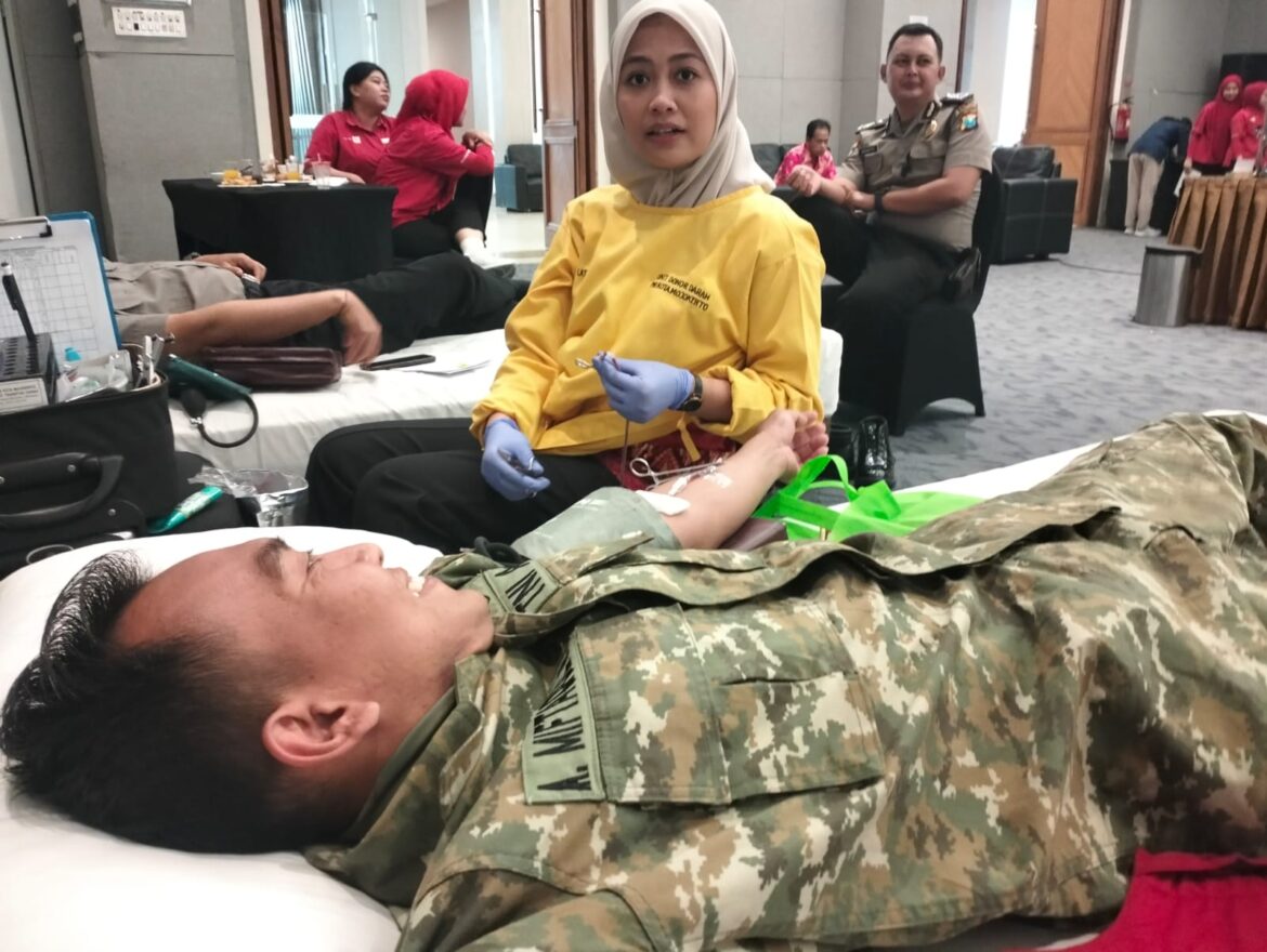Wujud Kepedulian Kemanusiaan, Kodim 0815/Mojokerto Bersama PMI dan Ayola Gelar Donor Darah